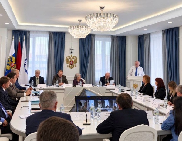 Профессор ИЮиИ ПГУ, доктор юридических наук Андрей Петрович Мазуренко принял участие во Всероссийской научно-практической конференции с международным участием «Судебное правоприменение: проблемы теории и практики», прошедшей в Российском государственном университете правосудия при Верховном Суде РФ в Москве.

Учёный представил доклад «Судебное правотворчество как способ преодоления пробельности законодательства в процессе отправления правосудия: вопросы теории» в рамках секции, посвящённой теории и истории права и государства.

Конференция объединила более 200 участников, в том числе представителей высших судебных органов России, Беларуси и Евразийского экономического союза, а также ведущих учёных-правоведов.

Участие в мероприятии способствовало обмену научным опытом и обсуждению актуальных вопросов развития юриспруденции и совершенствования судебной практики.

