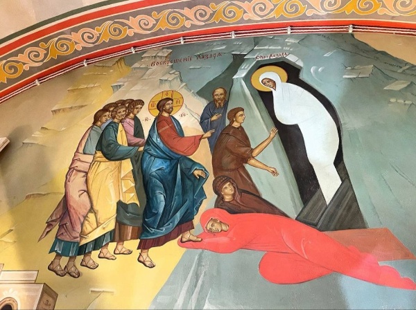 В Лазаревской церкви Псково-Печерского монастыря, отреставрированной по проекту "АСМ Групп" началась установка иконостаса. Церковь построена в 1792-1800 годах при настоятеле архимандрите Петре Можайском для монастырской больницы.