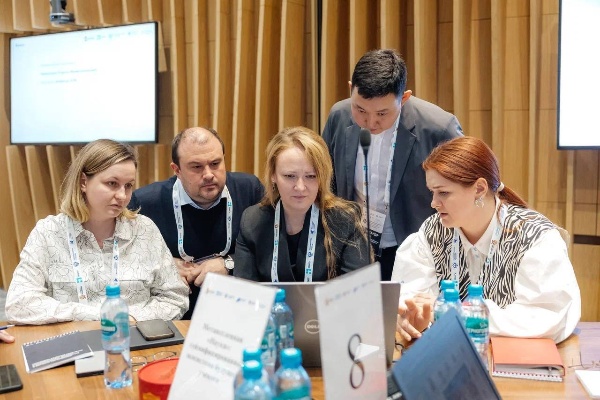 Ведущий научный сотрудник ПГУ Дарья Суховская включена в кадровый управленческий резерв системы науки и высшего образования России.

Ведущий научный сотрудник ПГУ, кандидат философских наук Дарья Николаевна Суховская завершила обучение по федеральной Программе развития кадрового управленческого резерва в области науки, технологий и высшего образования стратегического уровня и включена в кадровый управленческий резерв РФ.

Программа реализуется по поручению Президента РФ и направлена на формирование управленческого корпуса нового поколения – лидеров, способных обеспечивать стратегическое развитие университетов, научных организаций и образовательной политики страны в условиях технологической трансформации и глобальной конкуренции знаний.

Включение представителей региональных университетов в федеральный управленческий резерв подтверждает возрастающую роль университетских центров в формировании интеллектуального потенциала страны