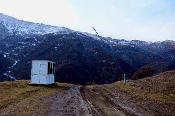 Сторожка со шлагбаумом