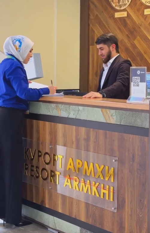 Осень для многих — период деловых мероприятий, обучающих семинаров, выставок и форумов. Это время, когда компании подводят итоги, строят планы и вывозят команды за город, чтобы спокойно поработать над стратегией и перезагрузиться в новом окружении. 

На курорте «Армхи» есть все для таких форматов: современный конференц‑зал, комфортное размещение, банкетный зал, свежий горный воздух и инфраструктура, которая позволяет сочетать продуктивную рабочую повестку с качественным отдыхом. 

Если вы планируете конференцию, отраслевой форум или закрытый обучающий интенсив, в Армхи есть все условия, чтобы ваше мероприятие прошло на уровне и запомнилось участникам надолго.