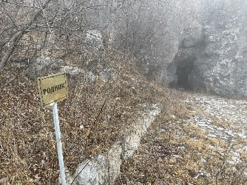 Родник у дороги в Дошхакле