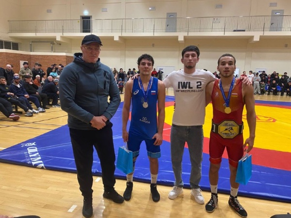 В минувшие выходные в Спортивно-оздоровительном комплексе «Чикола» состоялся второй турнир «Ирафская борцовская лига» (Iraf Wrestling league), проведение которого способствовало достижению целей и задач государственной программы «Спорт России».

Этот турнир дебютировал в феврале текущего года и сразу покорил сердца атлетов и болельщиков. Его создатели - трехкратный чемпион Европы по вольной борьбе среди юношей Марат Фадзаев и муниципальный координатор «Движения первых» в Ирафском районе Алан Сайлаонов.

По итогам соревнований борцы Ирафского района завоевали чемпионские пояса и медали.