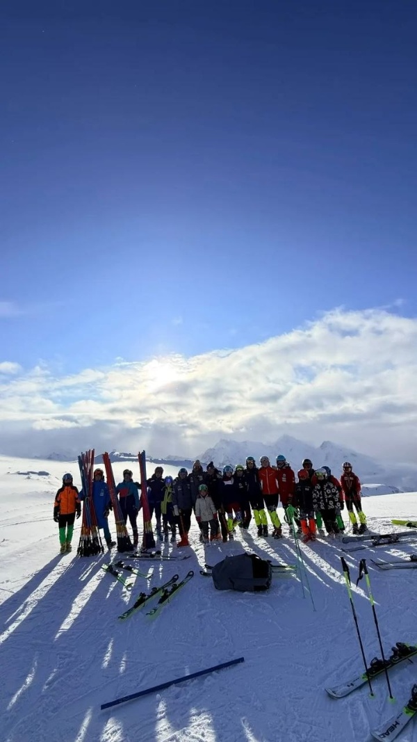 Elbrus has launched its annual training camp for professional athletes, including alpine skiers and freestyle skiers. Students from sports schools in Moscow, the Moscow region, and Minsk are grooming the Garabashi-Mir trail. Sixty-five people have arrived, and in May, they will be joined by members of the Russian national teams, including Paralympic athletes.

The operations team meticulously prepares the trail twice a day: for both athletes and resort guests. A special sports slope on the famous Garabashi Glacier will also be in operation in May.
