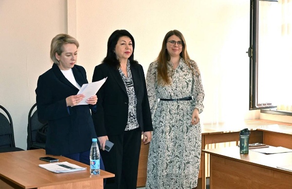 В Пятигорском государственном университете прошли соревнования чемпионата «Абилимпикс» – 2026 – одного из ключевых событий в сфере инклюзивного профессионального мастерства.

В этом году ПГУ вновь стал региональной площадкой по компетенции «Переводчик», а также впервые представил новое направление – «Специалист по социальной реабилитации». Кроме того, к соревнованиям впервые присоединились школьники.

Главные герои чемпионата – участники и их наставники, и здесь университет показал блестящий результат. В компетенции «Переводчик» студенты ПГУ заняли все призовые места в категории «Студенты». В новой компетенции победу университету принес студент Высшей школы управления.