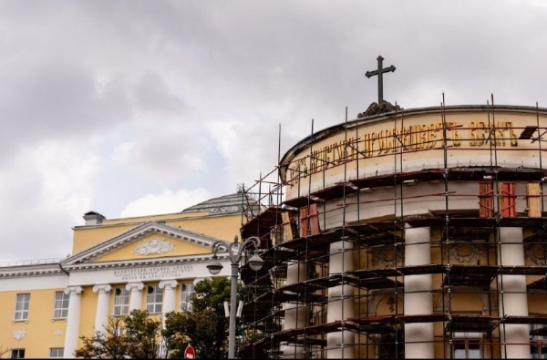 Начинаются реставрационные работы на церкви святой Татианы при Московском государственном университете на Моховой улице. Храм построен в 1833 году по проекту арх. Е.Тюрина. Церковь является первой университетской церковью во имя мученицы Татианы, положившей начало традиции Татьянинских храмов в высших учебных заведениях.

А пока архитекторы "АСМ Групп" продолжают проект реставрации известного храма.