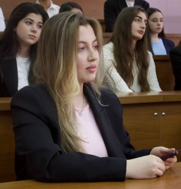 Во втором выпуске ток-шоу «Молодёжь спрашивает – мы отвечаем!», инициированном Центром сохранения и укрепления традиционных российских духовно-нравственных ценностей ПГУ, студенты обсудили, что такое семья и какую роль она играет в нашей жизни.

«Семья – основа человека и общества. Крепкая семья – опора Родины!» – Ирэна Герейханова.

Гости рассказали о поддержке семей, традиционных ценностях и важности разговоров о семье с молодёжью. Опрос показал: молодые люди ценят традиции и семейные ценности.