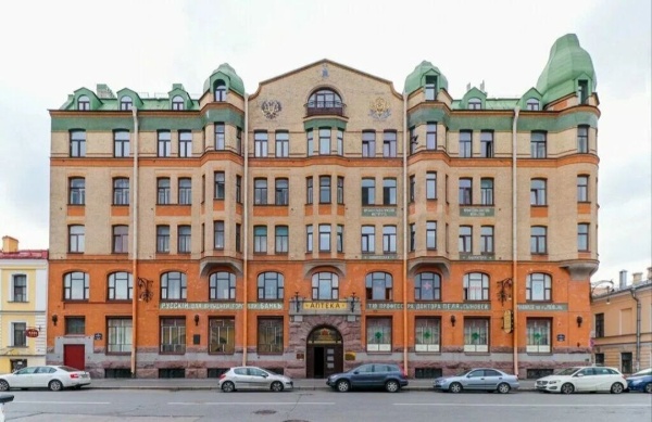 КГИОП Санкт-Петербурга в этом году начнет реставрацию фасадов дворовых корпусов объекта культурного наследия регионального значения дома Пеля (Гукасовой) на Литейном проспекте, 46.

Реконструкцию ранее существовавшего на участке здания в 1865 году провел новый владелец - архитектор Александр Христофорович Пель.

В 1908 году очередной владелец дома - нефтепромышленник Павел Гукасов поручил реконструировать и увеличить объем здания архитектору Александру Сергеевичу Хренову,  создавшему новые дворовые корпуса.