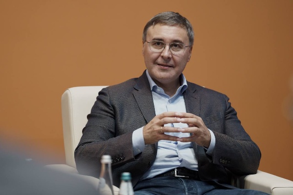 В Музейно-храмовом комплексе «Новый Херсонес» состоялся всероссийский семинар с участием Министра науки и высшего образования РФ Валерия Фалькова. 

Участники обсудили формирование социогуманитарной части единого ядра высшего образования – основу новой модели, которая объединит гуманитарные дисциплины для всех студентов вузов России.

От ПГУ в дискуссии принял участие ректор, председатель Совета ректоров вузов СКФО, профессор Александр Павлович Горбунов, подчеркнув: «Фундаментальность социогуманитарного ядра в жизненном, деятельностном плане выше фундаментальности естественнонаучного и технологического компонентов образования».