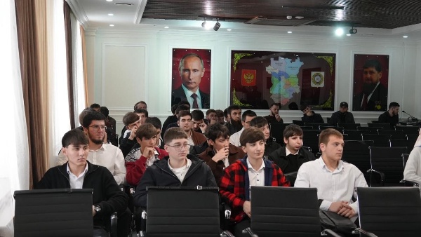 В Министерстве Чеченской Республики по делам молодёжи при активном содействии ГБУ «Аргунский музей-заповедник» состоялась лекция Ксении Диановой на тему: «Культурный код в современном мире». 

Наибольший акцент в лекции был сделан на работе с культурным кодом в творчестве современных дизайнеров - на примере тех брендов, которые стремятся переосмыслять традиционных чеченский костюм.

За организацию лекции Ксения была отмечена благодарственным письмом Молодежного центра
Чеченской Республики.