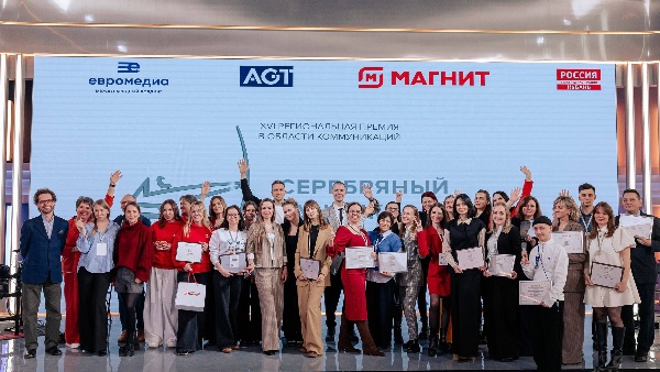 Карказ.РФ торой год подряд берёт южного «Серебряного Лучника» — главную награду в сфере связей с общественностью. 

В прошлом году победителем стал канал Карказ.РФ в номинации «Лучший государственный коммуникационный проект». В этом — арт-фестиваль на «Мамисоне» в номинации «Креативные индустрии». Проект защищала руководитель пиара «Мамисона» Полина Лихачева.

Фестиваль стал большой многослойной историей, объединившей световое шоу мирового масштаба с выступлением осетинских музыкантов, ярмарку творцов и перфоманс на вершине, концептуальный ужин, переосмысляющий национальную кухню и встречу рассвета в палаточном лагере.