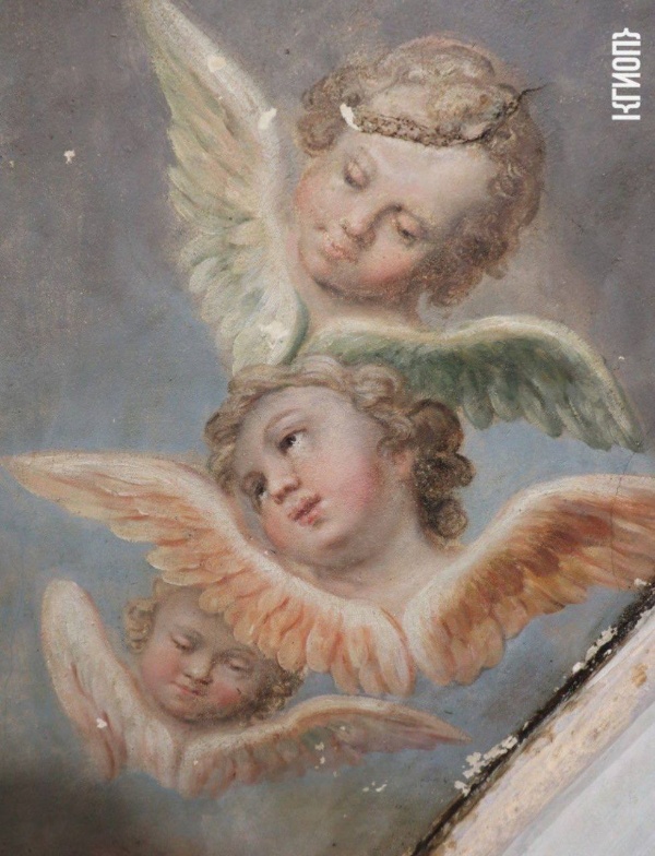 В бывшей главной церкви Императорского Воспитательного Общества благородных девиц во время реставрации расчистили новые фрагменты отделки, выполненной в середине XVIII века по рисункам Франческо Бартоломео Растрелли. Раскрыты элементы росписи масляными красками по штукатурке с изображением Святых Великомучениц Екатерины, Дарьи, Анастасии и Аглаи.