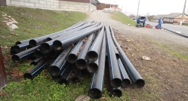 Водоканал модернизирует водопроводную систему в Хазнидоне. 

Специалисты Ирафского участка Владикавказского водоканала проложат 1250 метров новых полиэтиленовых труб, чтобы обеспечить село бесперебойным водоснабжением, а также установят запорную арматуру. 
