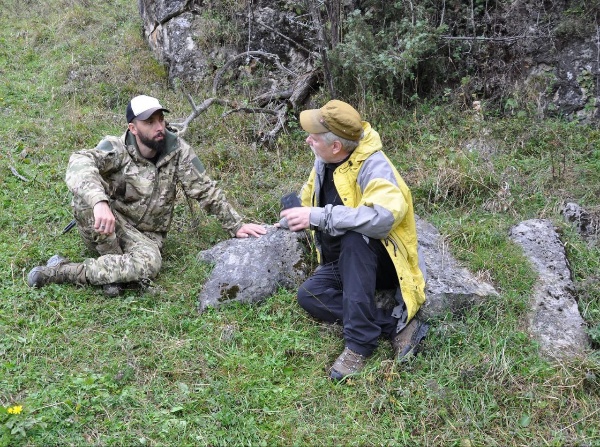 It is pleasant to realize that the interest in mountain Ingushetia from researchers not only does not fade, but on the contrary increases day by day: it has long attracted the attention of not only tourists, but also scientists who are trying to open unknown pages of history.

So, recently, in the framework of the study of medieval stone crosses, cruciform and anthropomorphic steles in the North Caucasus, independent researchers from St. Petersburg Alexander Potravnov and Tatiana Khmelnik, having previously agreed on their visit, together with the staff of the State Historical-Architectural and Natural Museum-Reserve of Djeirakh-Assinsk, inspected a number of monumental objects in the mountains of Ingushetia.

The researchers visited the tower complexes "Myashkhi", "Keli", the temple "Thaba-Yerda", where these objects are preserved, and which are within the scope of their scientific interests.

Scientists inspected and photographed the most accessible monuments of the past – stone crosses, cruciform and anthropomorphic steles.

At the same time, in the course of work, in the area of the tower village "Keli", on the slope, next to the crypt, a medieval stone cross was discovered, considered previously lost.

Farewelling, researchers from St. Petersburg thanked the employee of the museum-reserve for hospitality and assistance and expressed hope for continued cooperation.

SPOILER: in the future, these objects will be included in the consolidated catalog of stone crosses of the Russian Federation with a mark of places of detection on the map, which will allow a more accurate and reasoned study of the tradition of creating and distributing stone crosses not only in Ingushetia, but also in other regions of the Caucasus.