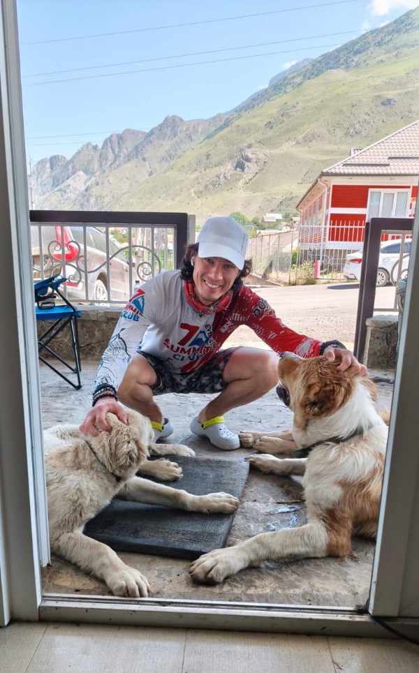 Тащим из чатиков команды исключительно теплые моменты на гонке Caucasus ultra trail.

Гонка в самом разгаре
За сегодня без DNF! 

Погода на Кавказе солнечная. 
В горах без осадков.
Лидеру до финиша один рывок!

Приезжайте встречать финишеров самой длинной гонки Кавказа на озеро Гижгит.

Смотровая площадка Кабардино-Балкарская Республика, Эльбрусский район, сельское поселение Былым
https://yandex.ru/maps/org/smotrovaya_ploshchadka/230540166205?si=nwarcxcc37n9wv1pmvkr4ujnbg