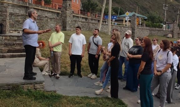 A few days ago, an excursion to the Argun Gorge was organized by a senior researcher from the Department of Archaeology and Architecture of the Argun Museum-Reserve.

Participants visited such locations as: “Gateway to the Argun Gorge”, Nikaloy Waterfalls, Ushkaloy Towers, Pkhoch Museum.