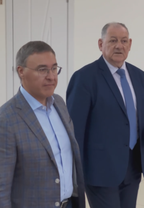 Валерий Фальков с рабочим визитом посетил ПГУ.

Одной из ключевых целей визита министра науки и высшего образования РФ стал осмотр инфраструктуры вуза, который подтвердил статус ПГУ как одного из ведущих университетов макрорегиона.  
В ходе визита Валерий Фальков ознакомился с материально-технической базой ПГУ, обсудил с руководством вуза перспективы развития и роль университета в реализации государственной политики в сфере науки и высшего образования.   

Визит Валерия Фалькова подчеркнул значимость ПГУ в системе высшего образования России и его потенциал как центра языковой и межкультурной подготовки.