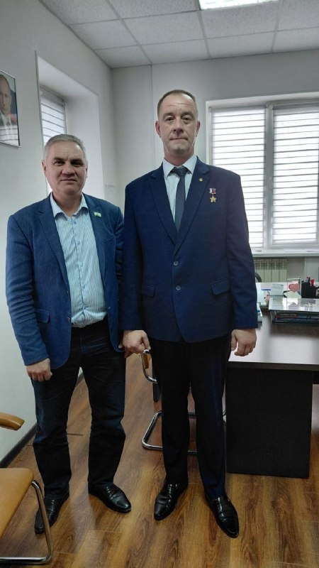 Первый рабочий день в Джейрахско-Ассинском музее-заповеднике в 2026 году начался с визита героя России Данилова А. А., который пожелал нам плодотворной работы и покорении новых достойных вершин, а также, чтобы новый рабочий год был намного интересней и успешней старого! 