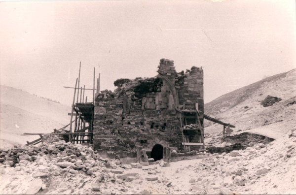 That's how it was.

Restoration of the temple "Thaba-Yerda" in 1969-1971 by the project of the Georgian architect L.A. Khimshiashvili.
.