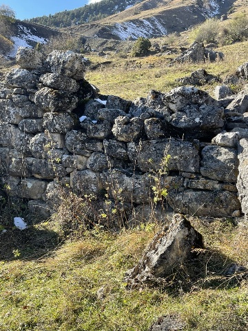 Циклопические постройки в Верхнем Кели