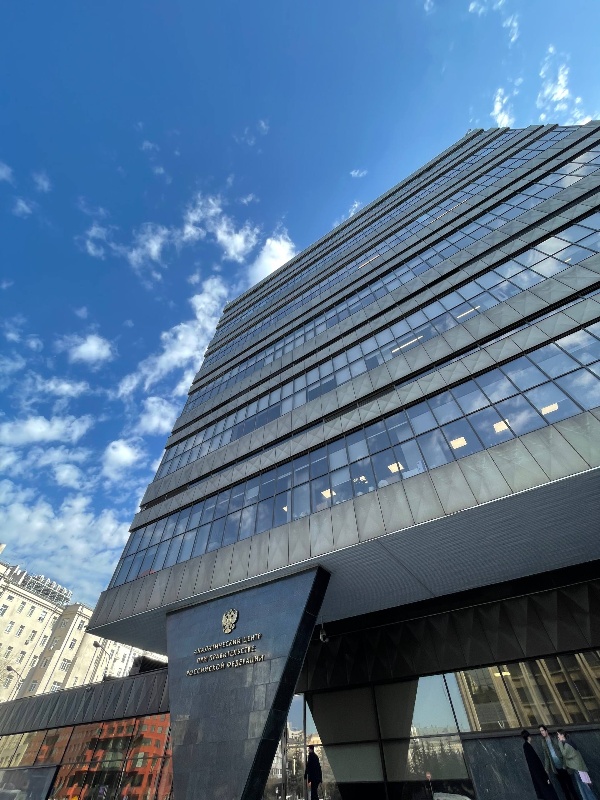 В Аналитическом центре при Правительстве РФ состоялась конференция «Актуальные вопросы безопасности в приключенческом туризме России». С докладом выступил советник гендиректора Кавказ.РФ Алексей Елин. 

В зале присутствовали: Альпиндустрия, Ассоциация горных гидов России, Хелиэкшн, Эльбрус Эксперт, управляющие альплагерями, в том числе директор «Безенги», МЧС, страховые и ассистанс-компании.

Конференция масштаба страны, однако большую часть повестки занял Кавказ. 

Курорт «Эльбрус»:

▪️ предоставляет инфраструктуру в виде канатных дорог и высокогорного отеля «Липрус»
▪️ строит альпгородок на высоте 3 900 м и восстанавливает легенду, «Приют 11» на 4 100 м
▪️обеспечивает безопасность не только на трассах, но и в экстренных ситуациях подключается к операциям на горе
▪️ продвигает советское наследие места, в том числе зарождение альпинизма в 30-е годы прошлого века

Кроме того, совместно с Минэкономразвития России, нацпарком «Приэльбрусье» и Правительством КБР проводится работа, связанная с расширением зоны ОЭЗ, страхованием восходителей и введением системы пермитов. 