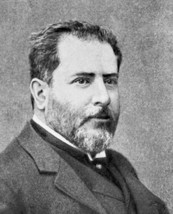 Сегодня, в 1856 году в Петергофе родился русский архитектор Леонтий Николаевич Бенуа, - мастер петербургской эклектики, академик с 1885 года, профессор с 1892 и действительный член с 1893 Императорской Академии художеств, действительный статский советник. Постройки по проектам Бенуа перечислять бессмысленно, их более 60, да и фамилия говорит сама за себя. Основные - Певческая капелла, Корпус Бенуа при Русском музее, Дом Бенуа на Каменноостровском проспекте, Храм Лурдской Божией Матери на Ковенском переулке,  а также Георгиевский собор в Гусь-Хрустальном.