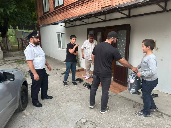 Благотворительная акция «Собери ребёнка в школу», инициированная депутатом Государственной Думы Бесланом Алиевичем Барахоевым, принесла радость и пользу многим семьям Джейрахского района Ингушетии. 

В её рамках было вручено 149 ярких портфелей и комплектов школьных принадлежностей детям из многодетных, неполных и социально-незащищённых семей. Каждый ребёнок получил необходимые учебные материалы, позволяющие комфортно и уверенно начать учёбу, ощутив заботу и внимание общества.

