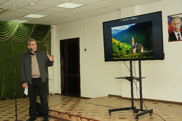 В ГБУ «Национальная библиотека Чеченской Республики им. А. А. Айдамирова» и при её активном содействии состоялась лекция старшего научного сотрудника отдела археологии и архитектуры ГБУ «Аргунский музей-заповедник» — Рамзана Баканаева и кандидата исторических наук, член общества «Знание» Ксении Диановой.

Вторая часть лекции была посвящена истории и культуре чеченского народа, а также был проведен сравнительный анализ с карельской культурой.