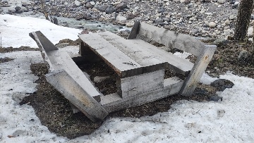 Стол со скамейками