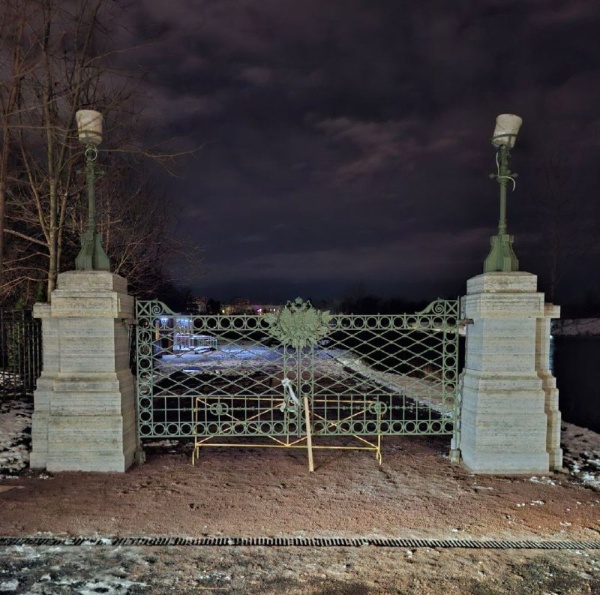 Уже завтра планируется торжественное открытие первых воссозданных по проекту "АСМ Групп" исторических ворот в Приоратский парк Гатчины. Репортаж с открытия из Приоратского парка - на месте завтра.