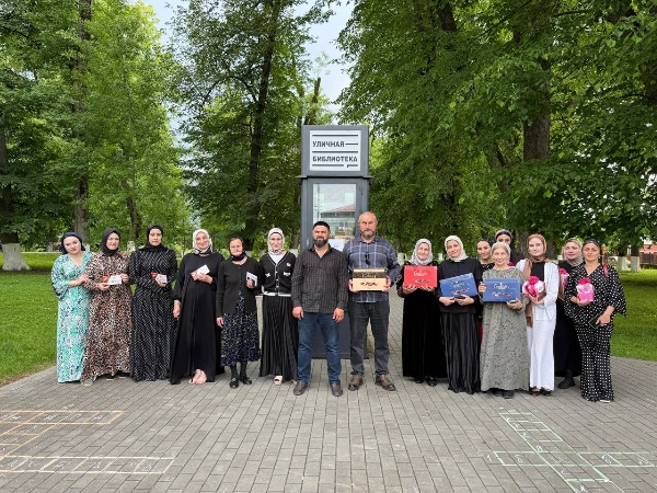 В Национальной библиотеке Чеченской Республики имени А.А. Айдамирова прошло торжественное мероприятие, приуроченное к Общероссийскому Дню библиотек.

Директор Централизованной библиотечной системы Веденского муниципального района Ярасханов Ибрагим Улукманович был награждён Почетной грамотой Правительства Чеченской Республики за значительный вклад в развитие библиотечной системы и активную культурно-просветительскую деятельность.

Кроме того, Централизованная библиотечная система Веденского района провела квест-игру ко Дню библиотек. Участники проявляли эрудицию и смекалку, а пободители получили сладкие призы.
