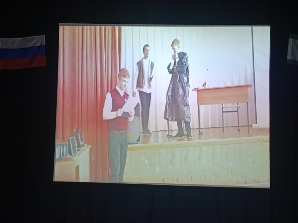 В Доме культуры с. п. Ляжги прошёл познавательный час «Особый мир — театр», приуроченный к Международному дню театра!

Под руководством художественного руководителя Газдиевой М. Р. участники познакомились с рассказом А. П. Чехова «Хирургия» и обсудили его особенности — в том числе возможности сценической интерпретации произведения.