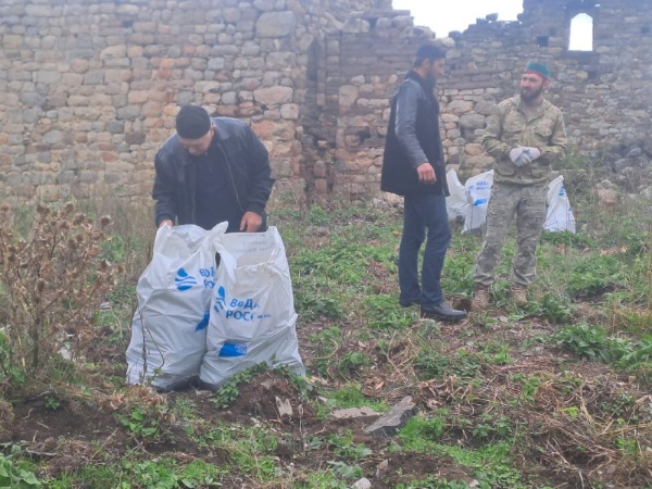 16 октября сотрудники музея-заповедника собрались на башенном комплексе «Пялинг» с самой благородной целью – навести чистоту и порядок на его прилегающей территории. 

Работники учреждения очистили комплекс от бытового мусора, собрали его в мешки и вывезли в специально отведенное для него место. Это позволило привести территорию в надлежащее санитарное состояние.