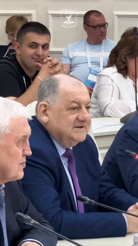 В Пятигорском государственном университете утро началось с Всероссийской научно-практической конференции «Социотехнические и гуманитарные аспекты информационной безопасности».

В наш вуз приехали специалисты по информационной безопасности из 25 субъектов Российской Федерации. 

Открыл конференцию приветственным словом ректор ПГУ профессор А.П. Горбунов.