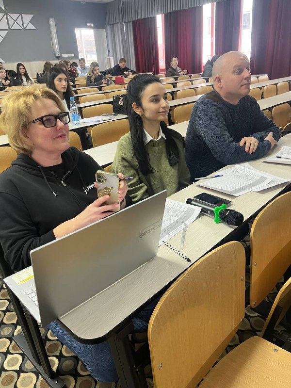 В ПГУ состоялась финальная презентация команд акселерационной программы «Образование будущего». После трёх месяцев напряжённой работы участники представили свои инновационные образовательные проекты экспертному жюри – куратору направления, опытным наставникам, трекерам и представителям партнёрских организаций.

Команды получили профессиональную обратную связь, практические рекомендации по развитию своих идей и возможность пройти в финал, чтобы выступить на Демо-дне.

Акселерационная программа «Образование будущего» реализуется при поддержке АНО «Платформа НТИ» в рамках федерального проекта «Технологии» национального проекта «Эффективная и конкурентная экономика» государственной программы «Научно-технологическое развитие Российской Федерации».