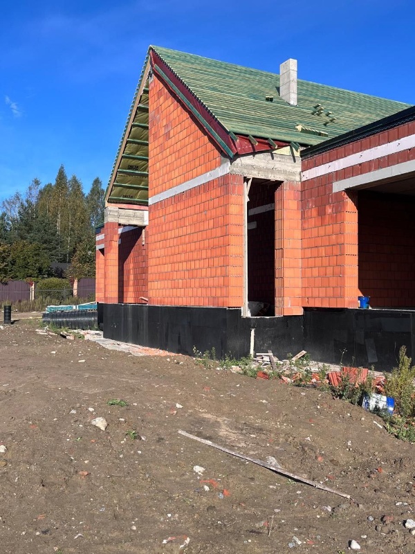 Продолжается строительство нового коттеджного поселка в деревне Сярьги Ленинградской области по проекту "АСМ Групп". 10 разных индивидуальных коттеджей будут расположены в живописном месте с полной инфраструктурой.