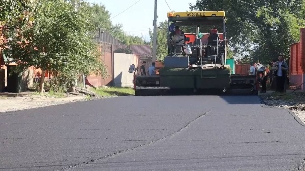 Major repairs have begun on Iski-Lorsa Street in Nazran.

Work has started on resurfacing a 900-meter section of the road. This project has been long awaited by residents, who have been requesting that the street be repaired for the past 10 years.

The street is home to Secondary School No. 14 and Kindergarten No. 11, as well as an important exit to the central thoroughfares—Oskanova, Magomed-Akhmed, and Zyazikova streets.

The new asphalt will improve comfort for drivers and pedestrians and provide additional safety, especially for children on their way to school.