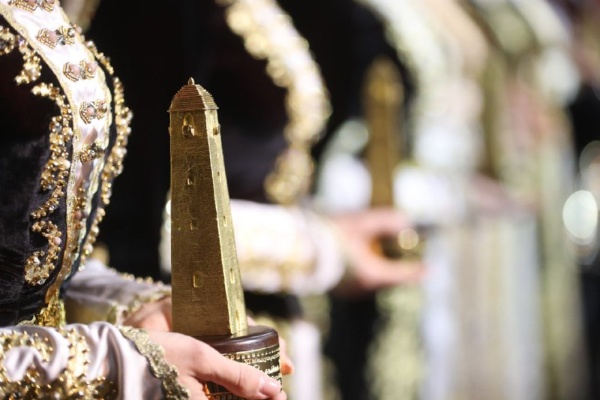 В Назрани торжественно открыли XI Международный кинофестиваль «Золотая башня». 

В мероприятии принял участие Глава Ингушетии Махмуд-Али Калиматов.

Фестиваль, который пройдёт с 15 по 20 ноября, стал значимым событием в культурной жизни всего Северного Кавказа.

География и масштаб в этом году:

Фестиваль расширяет границы, привлекая участников из России, стран СНГ и БРИКС.

На конкурс подано около 140 заявок — это значительно больше, чем в прошлом году.

Показы пройдут на десяти киноплощадках по всей Ингушетии.
