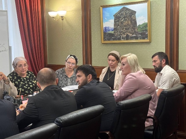 В Минфине Ингушетии обсудили просроченную кредиторскую задолженность бюджета Назрановского района. 

Комиссия, созданная по поручению Главы республики, провела заседание с участием представителей администрации сельского поселения Экажево.  

Основной вопрос – сокращение задолженности перед ПАО "Россети Северный Кавказ". Участники совещания скоординировали дальнейшие действия и поручили детализировать информацию о просроченной задолженности.