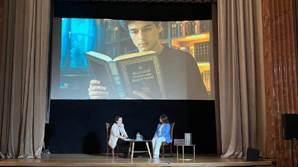 Литературное наследие Северного Кавказа представили в «Ленинке».

В Российской государственной библиотеке состоялась презентация «Антологии литературы народов Северного Кавказа». Пять томов масштабного издания подготовлены Пятигорским государственным университетом и выпущены издательством «Снег» в 2022–2026 годах.

Антология впервые в таком формате объединила литературное наследие народов Северного Кавказа в переводах на русский язык – от первых авторских произведений до литературы наших дней. Пять томов позволяют проследить развитие литературных традиций региона и увидеть многообразие его художественной культуры.

Участники презентации обсудили историю формирования литератур народов Северного Кавказа, особенности их художественного наследия и современное звучание произведений. Отдельное внимание было уделено значению антологии как научного и просветительского проекта, направленного на сохранение и популяризацию литературного наследия народов России.

Издание будет интересно не только филологам, литературоведам, историкам и исследователям культуры, но и всем, кто хочет открыть для себя многообразие литератур России и увидеть общность культурного пространства страны через язык художественного слова.