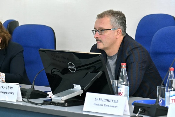 Прошло пленарное заседание IX Международной научно-практической конференции.

С докладами выступил профессорско-преподавательский состав не только ПГУ, но и других университетов из разных регионов и стран. 

В своих выступлениях они затронули широкий спектр актуальных тем: развитие раннего билингвизма в транскультурной среде, проблемы сохранения миноритарных языков на Северном Кавказе и многое другое. 

Пленарное заседание стало вдохновляющим пространством для профессионального общения и новых исследовательских идей.