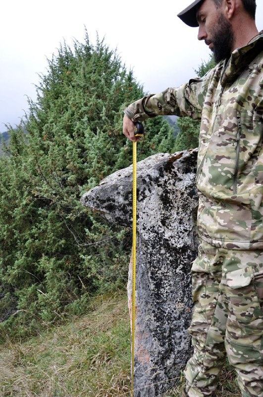 It is pleasant to realize that the interest in mountain Ingushetia from researchers not only does not fade, but on the contrary increases day by day: it has long attracted the attention of not only tourists, but also scientists who are trying to open unknown pages of history.

So, recently, in the framework of the study of medieval stone crosses, cruciform and anthropomorphic steles in the North Caucasus, independent researchers from St. Petersburg Alexander Potravnov and Tatiana Khmelnik, having previously agreed on their visit, together with the staff of the State Historical-Architectural and Natural Museum-Reserve of Djeirakh-Assinsk, inspected a number of monumental objects in the mountains of Ingushetia.

The researchers visited the tower complexes "Myashkhi", "Keli", the temple "Thaba-Yerda", where these objects are preserved, and which are within the scope of their scientific interests.

Scientists inspected and photographed the most accessible monuments of the past – stone crosses, cruciform and anthropomorphic steles.

At the same time, in the course of work, in the area of the tower village "Keli", on the slope, next to the crypt, a medieval stone cross was discovered, considered previously lost.

Farewelling, researchers from St. Petersburg thanked the employee of the museum-reserve for hospitality and assistance and expressed hope for continued cooperation.

SPOILER: in the future, these objects will be included in the consolidated catalog of stone crosses of the Russian Federation with a mark of places of detection on the map, which will allow a more accurate and reasoned study of the tradition of creating and distributing stone crosses not only in Ingushetia, but also in other regions of the Caucasus.