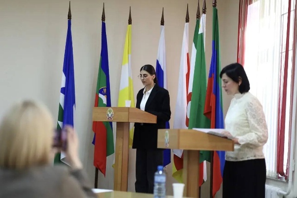 Состоялось заседание межвузовского круглого стола по теме «Проблемы защиты интеллектуальных прав».

Мероприятие объединило представителей ведущих юридических центров региона для анализа правовых вызовов в условиях цифровой трансформации.

Участники погрузились в детальное изучение как классических, так и новаторских граней интеллектуального права. В центре дискуссии оказались вопросы совершенствования Гражданского кодекса, тонкости защиты товарных знаков и правовые дилеммы будущего. 

Конструктивный диалог экспертов и молодых исследователей позволил определить приоритетные направления научной деятельности на 2026 год.