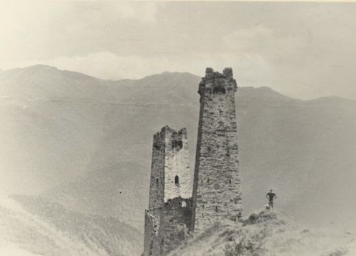 Институт археологии Российской академии наук передал историкам "АСМ Групп" археологические отчеты М.Б.Мужухоева, где среди страниц обнаружены уникальные снимки 1971 года Башенного комплекса "Башни двух жен" в горной Ингушетии.