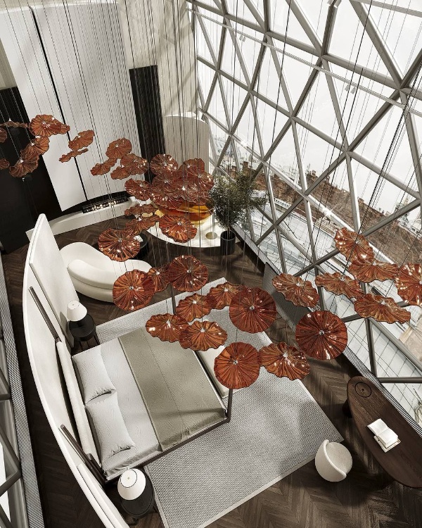 Уже летом в истории отеля "WAWELBERG" откроется новая глава - видовой двухуровневый пантхаус. Пространство на последних этажах станет флагманской резиденцией "WAWELBERG" - местом, где редкая архитектура, впечатляющая панорама Петербурга и приоритетный сервис соединятся в особый опыт проживания. Именно так отель продолжает свою философию: с вниманием к деталям и уважением к историческому контексту.

На первом уровне расположится панорамная гостиная с обеденной зоной и стильной барной стойкой. На втором, под куполом - просторная спальня с камином и отдельно стоящей ванной. Визуальным акцентом интерьера станет арт-объект Дейла Чихули - люстра "Коралловый закат".

Генеральный проектировщик отеля - "АСМ Групп".