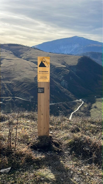 Знак «Осторожно! Крутой склон»