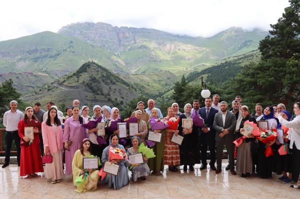 На территории курорта «Армхи» состоялось торжественное мероприятие, посвящённое Дню российской почты. В живописной горной обстановке собрались лучшие представители отрасли, чтобы отметить профессиональный праздник и получить заслуженные награды.

Более 70 работников почтовой службы Республики Ингушетия были отмечены за преданность делу и высокие заслуги.

Для курорта «Армхи» проведение таких мероприятий — это возможность поддержать значимые профессии и стать частью культурной и социальной жизни региона. Горы, свежий воздух и атмосфера уважения сделали этот день по-настоящему тёплым и запоминающимся для всех гостей.