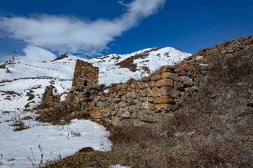 Башеный комплекс напротив Кучиева