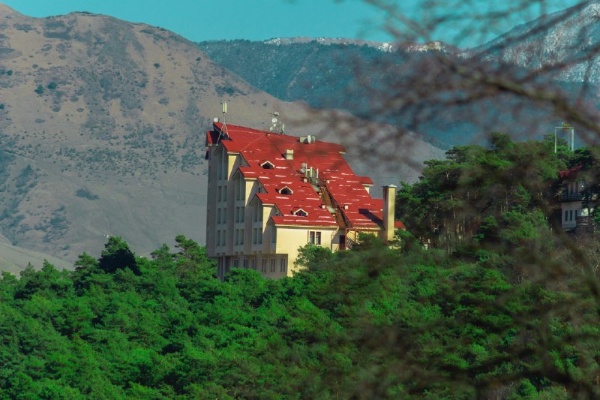 Курорт «Армхи» открывается с 1 апреля после перерыва. 

Весь апрель на все тарифы будет действовать скидка 30%.

В апреле будут работать: 

крытый бассейн
оздоровительный центр «Маьт-лоам»
тюбинговая трасса
с 15 апреля — квадроциклы
экскурсии