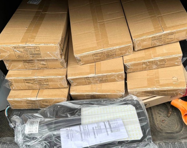 В с.п. Джейрах проводятся работы по установке светодиодных светильников для уличного освещения.

Всего за 2024-25 гг. заменили более 180-ти светильников.